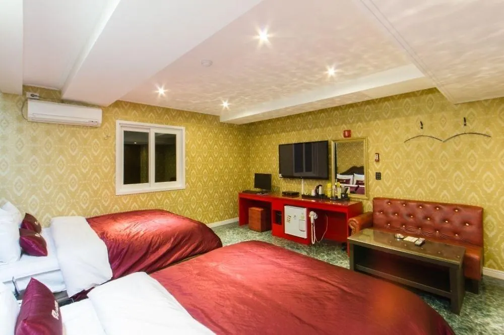 Ace One Motel Busan 2*,